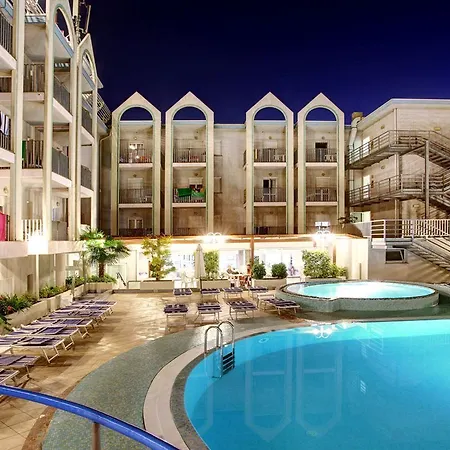 מלון Palace 4*