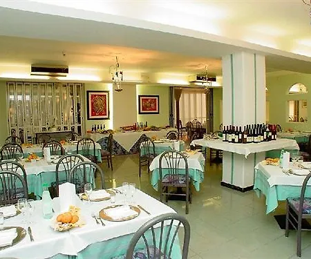 מלון Palace 4*